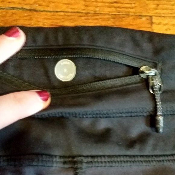 Black Lululemon Groovy Run Short - Picture 5 of 5